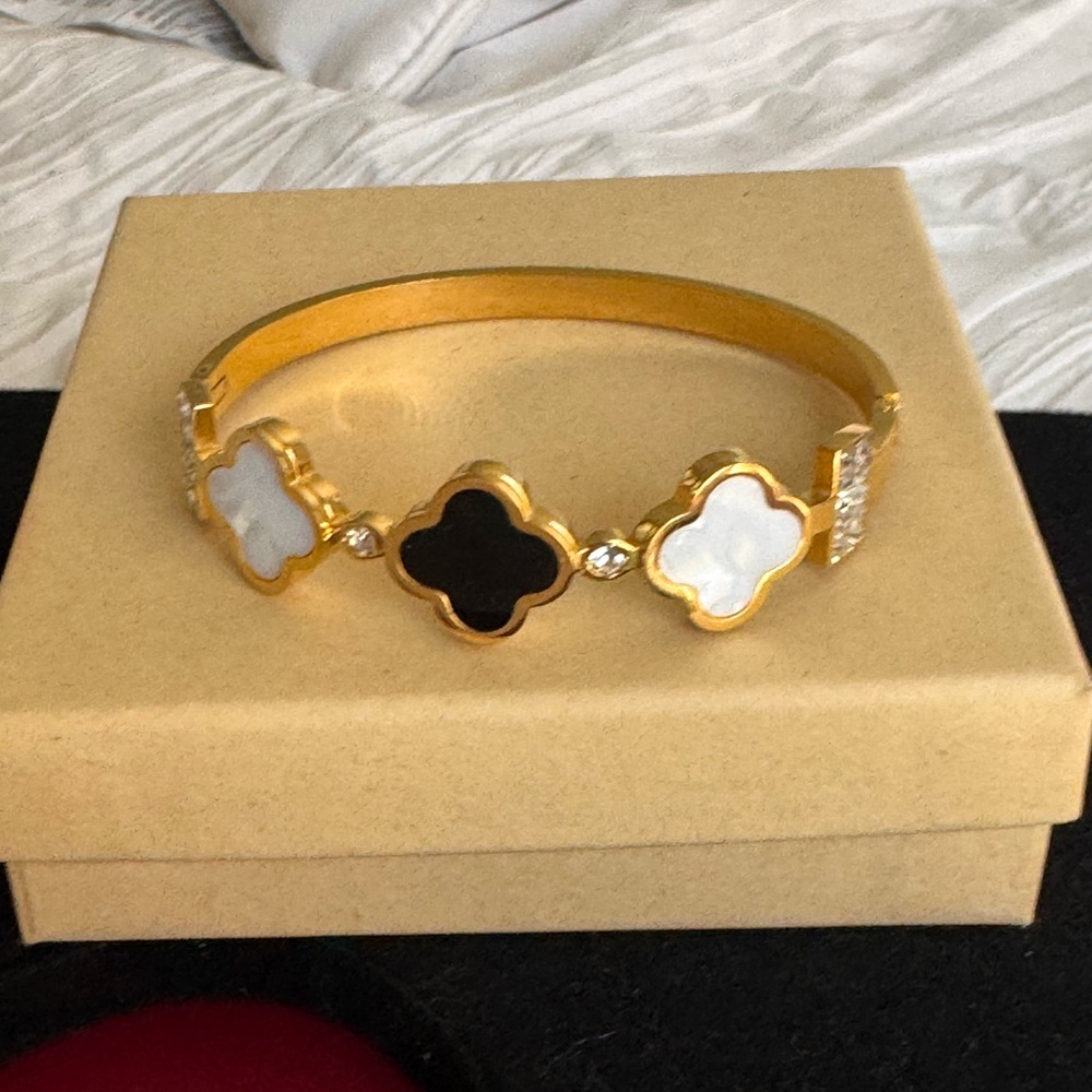 Elegant Gold and Black Women's Bracelet